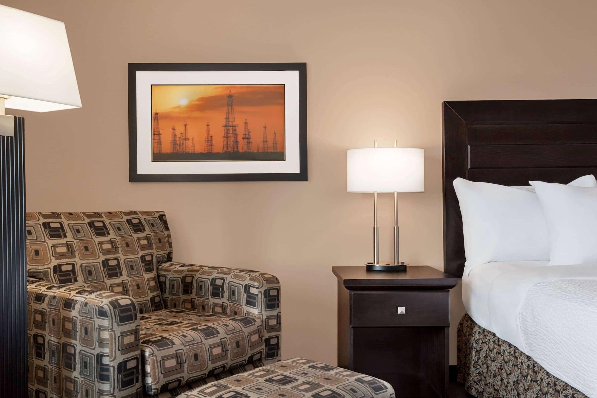 Royal Edmonton Airport Trademark Collection By Wyndham Hotel