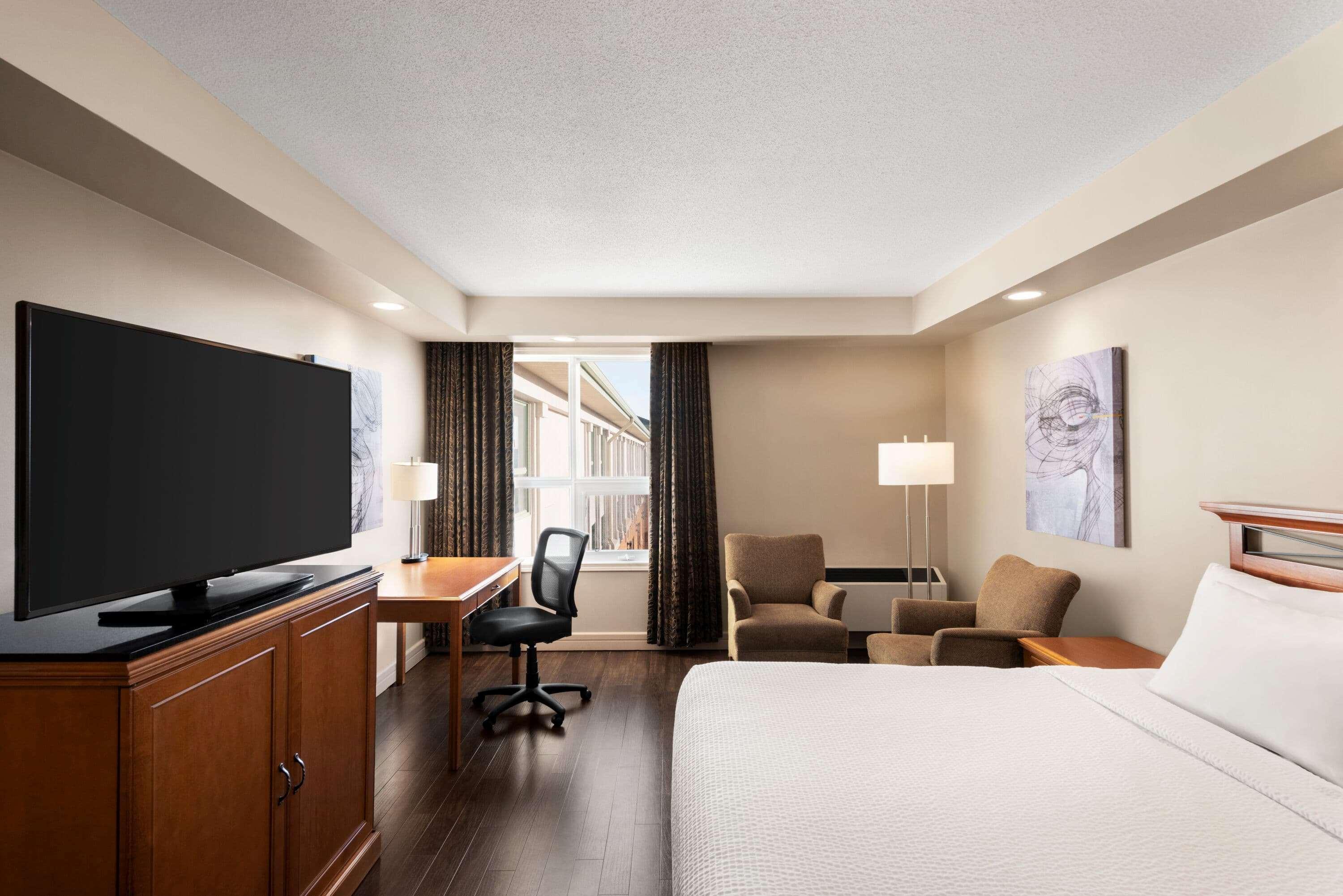 Royal Edmonton Airport Trademark Collection By Wyndham 3*