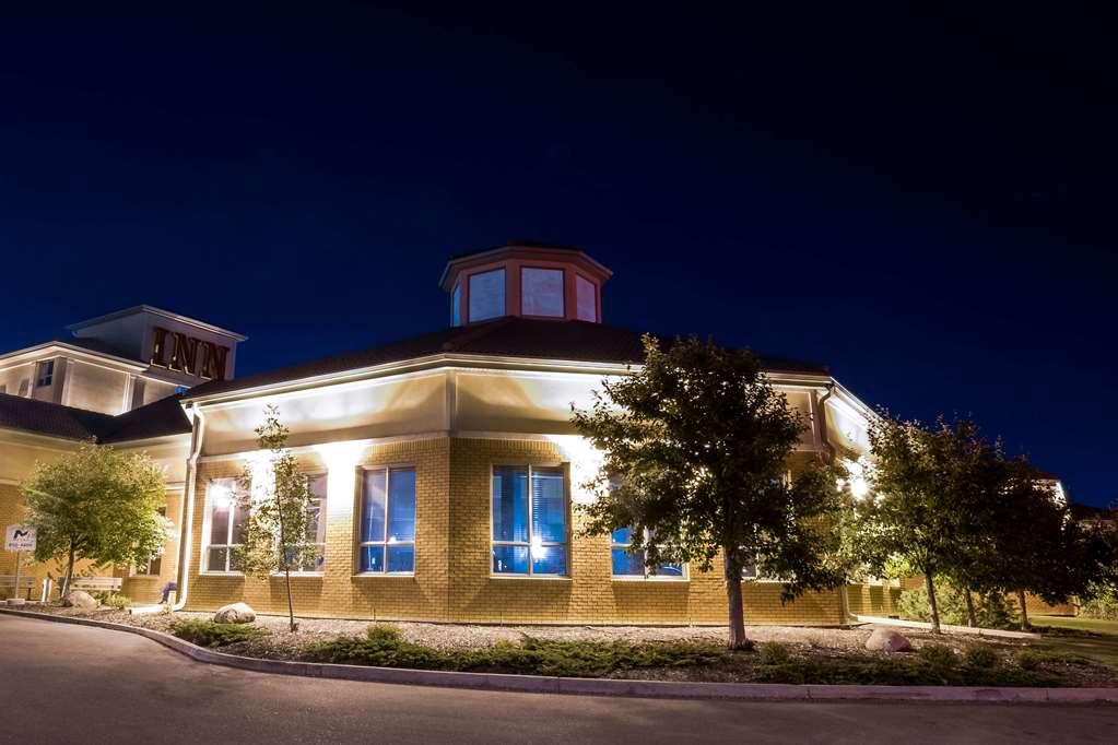 Royal Edmonton Airport Trademark Collection By Wyndham Hotel Leduc