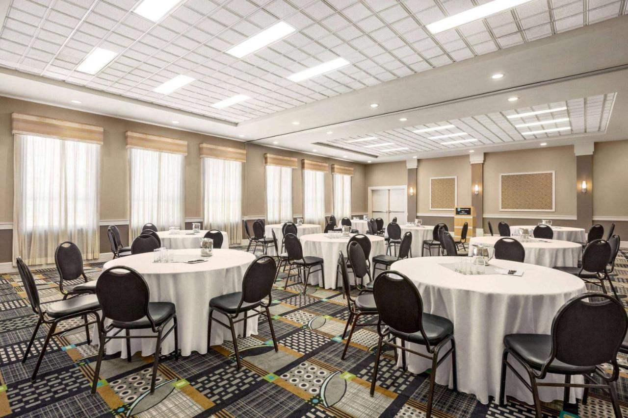 Hotel Royal Edmonton Airport Trademark Collection By Wyndham Leduc